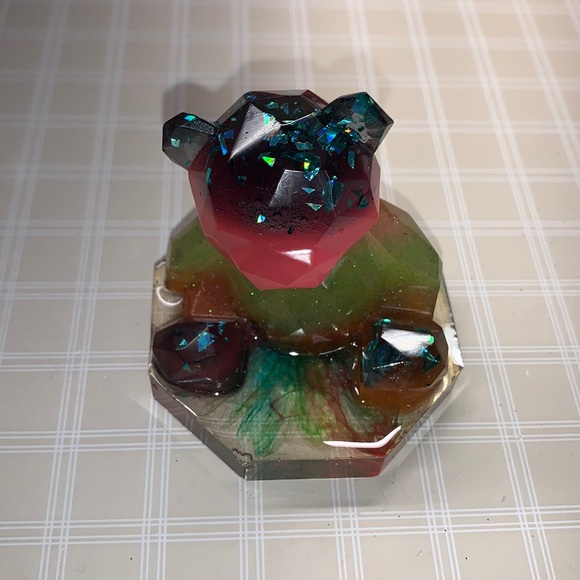 Resin bear - Picture 2 of 2